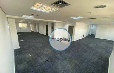 Imagem: O depósito possui 4 Vagas na garagem, 120m² de Área e está