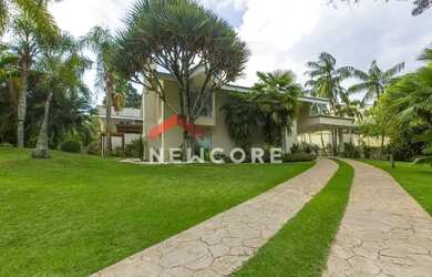 Imagem: A casa em condomínio possui 5 Dormitórios, 5 Banheiros, 5