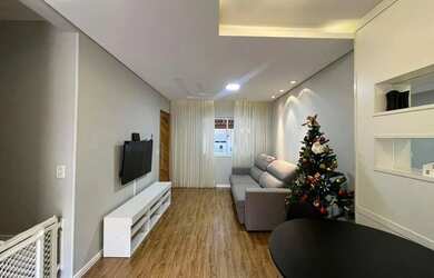 Imagem: A casa à venda possui 2 Dormitórios, 3 Banheiros, 2 Vagas