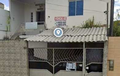 Imagem: A casa possui 5 Dormitórios, 3 Banheiros, 2 Vagas na garagem