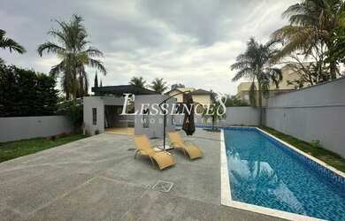 Imagem: A casa em condomínio possui 4 Dormitórios, 5 Banheiros, 3