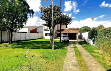 Imagem: A casa em condomínio possui 4 Dormitórios, 4 Banheiros, 800m²