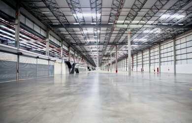 Imagem: O depósito possui 5 Vagas na garagem, 5041m² de Área e está