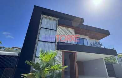 Imagem: A casa em condomínio possui 4 Dormitórios, 5 Banheiros, 2