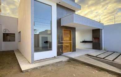 Imagem: A casa possui 3 Dormitórios, 2 Banheiros, 2 Vagas na garagem