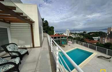 Imagem: A casa possui 3 Dormitórios, 5 Banheiros, 5 Vagas na garagem