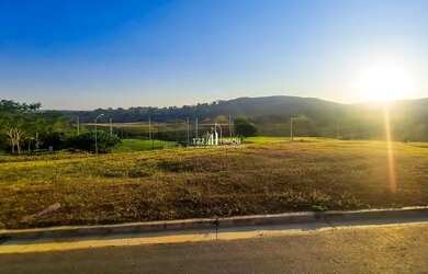 Imagem: O terreno possui 360m² de Área, Imóvel novo e está localizado