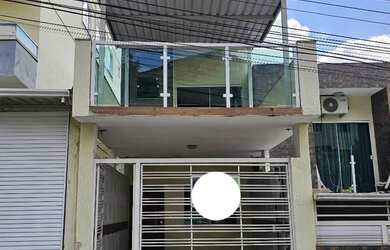 Imagem: A casa possui 3 Dormitórios, 4 Banheiros, 1 Vaga na garagem