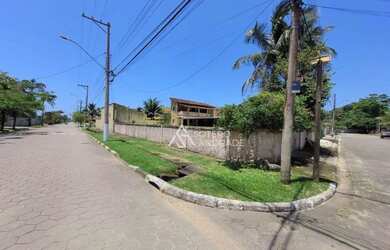 Imagem: A casa em condomínio possui 4 Dormitórios, 2 Banheiros, 5