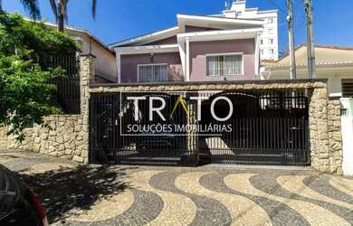 Imagem: A casa possui 3 Dormitórios, 2 Banheiros, 3 Vagas na garagem