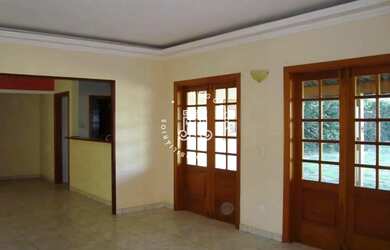 Imagem: A casa possui 2 Dormitórios, 3 Banheiros, 2 Vagas na garagem