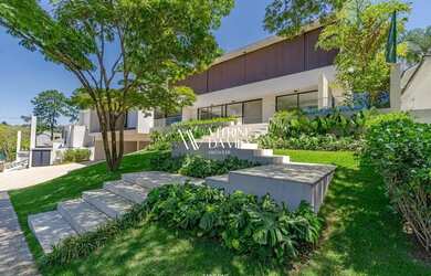 Imagem: A casa em condomínio à venda possui 5 Dormitórios, 5 Banheiros