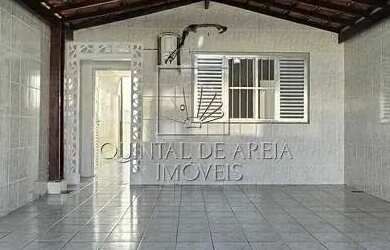 Imagem: A casa possui 3 Dormitórios, 2 Banheiros, 2 Vagas na garagem