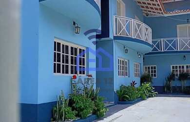 Imagem: A casa possui 2 Dormitórios, 3 Banheiros, 2 Vagas na garagem