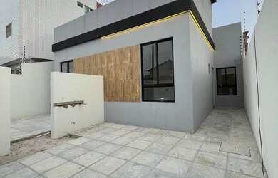 Imagem: A casa possui 3 Dormitórios, 1 Banheiro, 1 Vaga na garagem