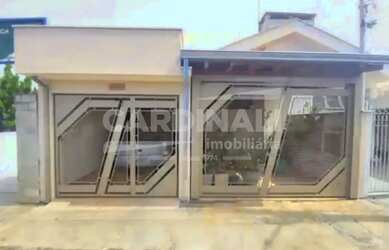 Imagem: A casa possui 3 Dormitórios, 2 Banheiros, 1 Vaga na garagem