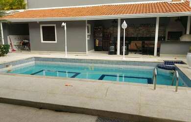 Imagem: A casa em condomínio possui 4 Dormitórios, 5 Banheiros, 4