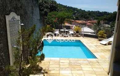 Imagem: A casa possui 5 Dormitórios, 5 Banheiros, 2 Vagas na garagem