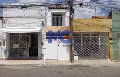 Imagem: A casa possui 2 Dormitórios, 3 Banheiros, 1 Vaga na garagem