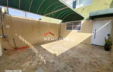 Imagem: A casa possui 2 Dormitórios, 3 Banheiros, 2 Vagas na garagem