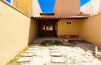 Imagem: A casa possui 3 Dormitórios, 2 Banheiros, 3 Vagas na garagem