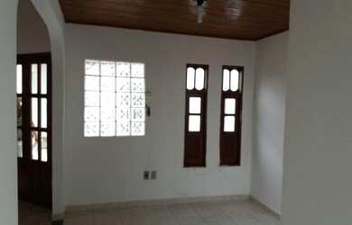 Imagem: A casa possui 3 Dormitórios, 4 Banheiros, 1 Vaga na garagem