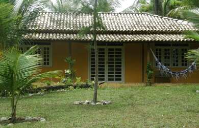 Imagem: A casa possui 3 Dormitórios, 4 Banheiros, 5 Vagas na garagem