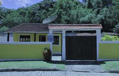 Imagem: A casa em condomínio possui 2 Dormitórios, 3 Banheiros e