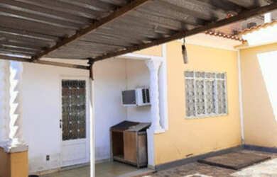 Imagem 11: 2 Casas por R$ 250 mil. Varanda, 2 Vagas na garageme5 Dormitórios