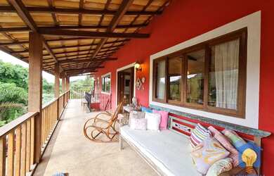 Imagem: A casa em condomínio possui 5 Dormitórios, 4 Banheiros, 5