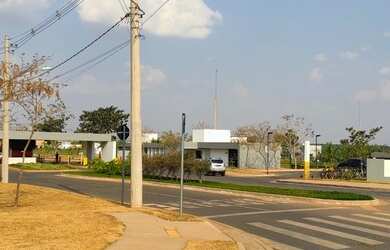 Imagem: O terreno possui 300m² de Área e está localizado em Terras