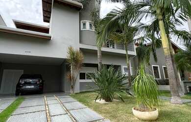 Imagem: A casa em condomínio possui 4 Dormitórios, 4 Banheiros, 308m²