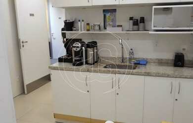 Imagem: O depósito possui 5 Vagas na garagem, 266m² de Área e está