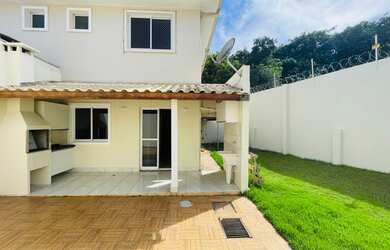 Imagem: A casa em condomínio à venda possui 3 Dormitórios, 3 Banheiros