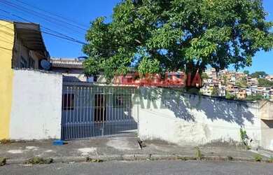 Imagem: A casa possui 1 Dormitório, 1 Banheiro, 3 Vagas na garagem