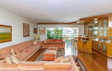 Imagem: O apartamento possui 4 Dormitórios, 5 Banheiros, 4 Vagas na