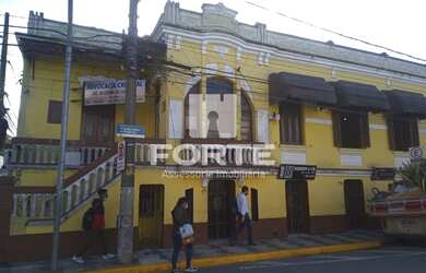 Imagem: A casa possui 2 Banheiros, 300m² de Área e está localizado