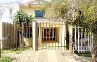 Imagem: A casa possui 3 Dormitórios, 4 Banheiros, 1 Vaga na garagem