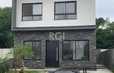 Imagem: A casa em condomínio possui 3 Dormitórios, 3 Banheiros e 116m²