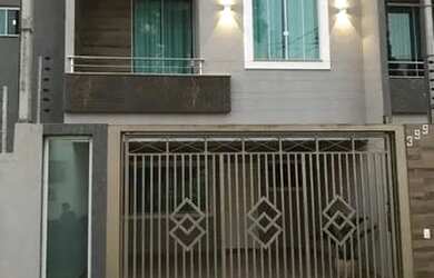 Imagem: A casa possui 3 Dormitórios, 2 Banheiros, 2 Vagas na garagem