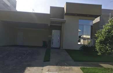Imagem: A casa em condomínio possui 2 Dormitórios, 1 Banheiro, 2 Vagas