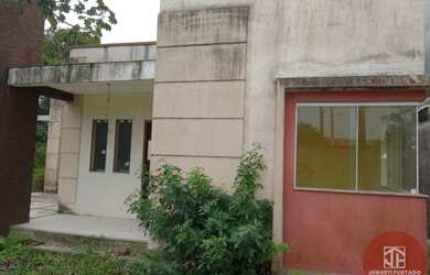 Imagem: A casa possui 3 Dormitórios, 2 Banheiros e 90m² de Área e