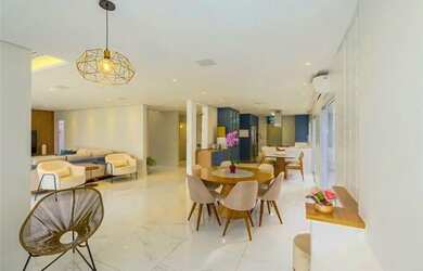 Imagem: A casa possui 3 Dormitórios, 5 Banheiros, 4 Vagas na garagem