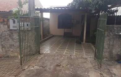 Imagem: A casa possui 2 Dormitórios, 2 Banheiros, 1 Vaga na garagem