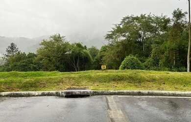 Imagem: O terreno possui 825m² de Área e está localizado em Centro