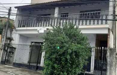 Imagem: A casa possui 4 Dormitórios, 4 Banheiros, 2 Vagas na garagem