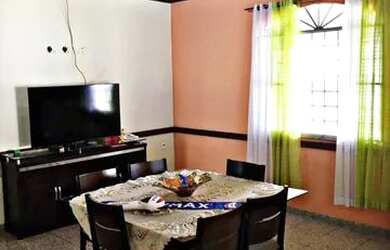 Imagem: A casa possui 4 Dormitórios, 3 Banheiros, 4 Vagas na garagem