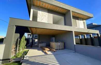 Imagem: A casa à venda possui 3 Dormitórios, 3 Banheiros, 2 Vagas