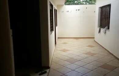 Imagem: A casa possui 5 Dormitórios, 3 Banheiros, 4 Vagas na garagem