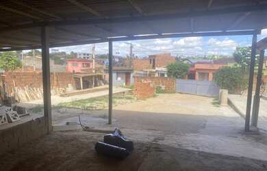 Imagem: O terreno possui 400m² de Área e está localizado em Glória